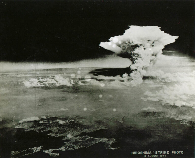 Agnieszka PAWNIK: Świat bez zbrojeń. Pokojowa Nagroda Nobla dla hibakusha, czyli ofiar ataków atomowych na Hiroszimę i Nagasaki