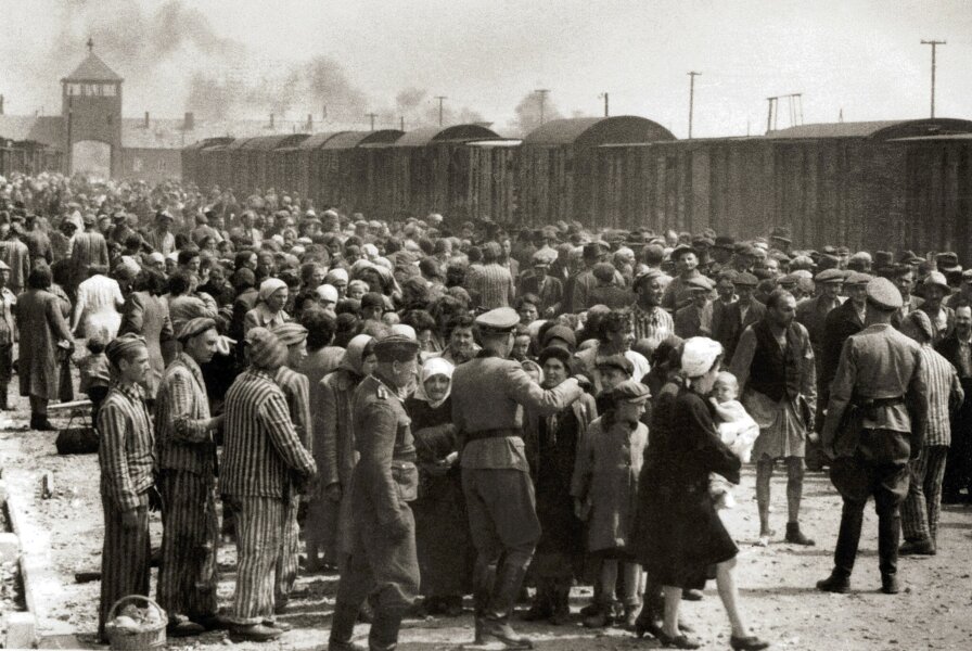 Zdjęcie okładkowe wpisu Robert SZUCHTA, prof. Piotr TROJAŃSKI: Świat wobec Holocaustu. Polskie próby powiadomienia aliantów