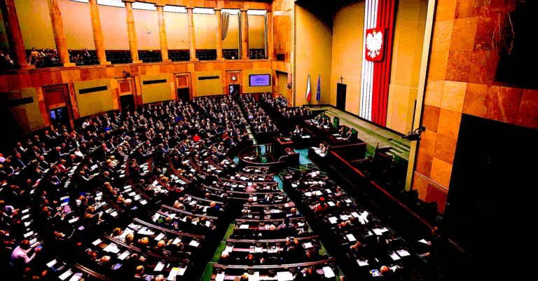 Miłosz KOZIKOWSKI: Priorytetem stało się dla mnie pokazywanie młodym ludziom, że na forum parlamentu i w ministerstwach mogą zrobić coś więcej