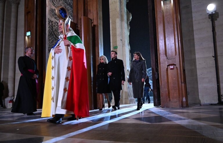 Papież FRANCISZEK: Niech odrodzenie tej katedry będzie znakiem odnowy Kościoła we Francji