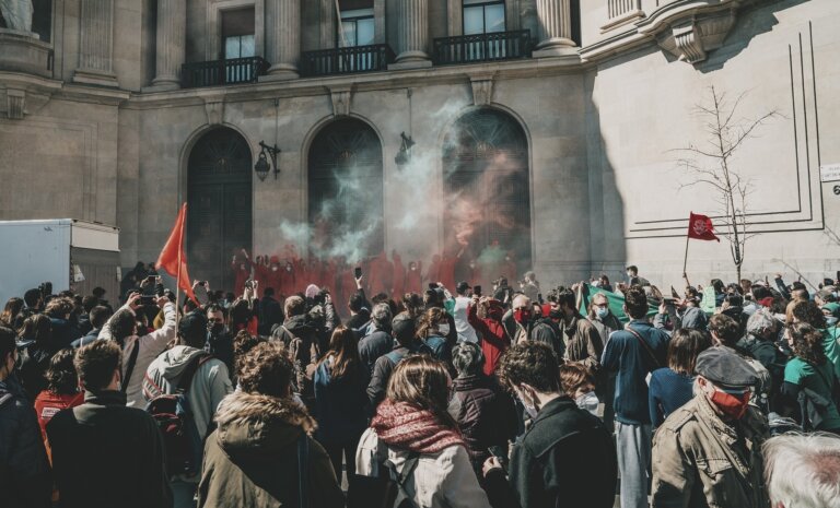 Władysław BUREK: Młodzieżowy bunt czy zakochanie w skrajnych ideologiach?
