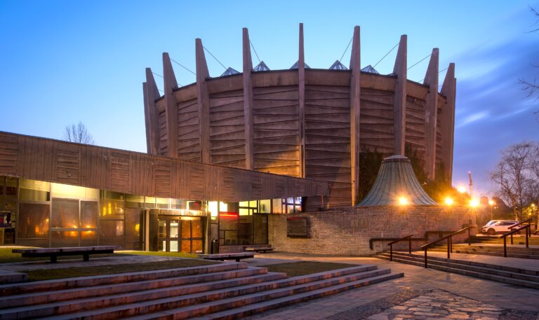 Jolanta PAWNIK: Wrocławska historia Panoramy Racławickiej