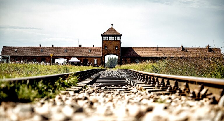 Godne uczczenie 80. rocznicy wyzwolenia niemieckiego obozu KL Auschwitz