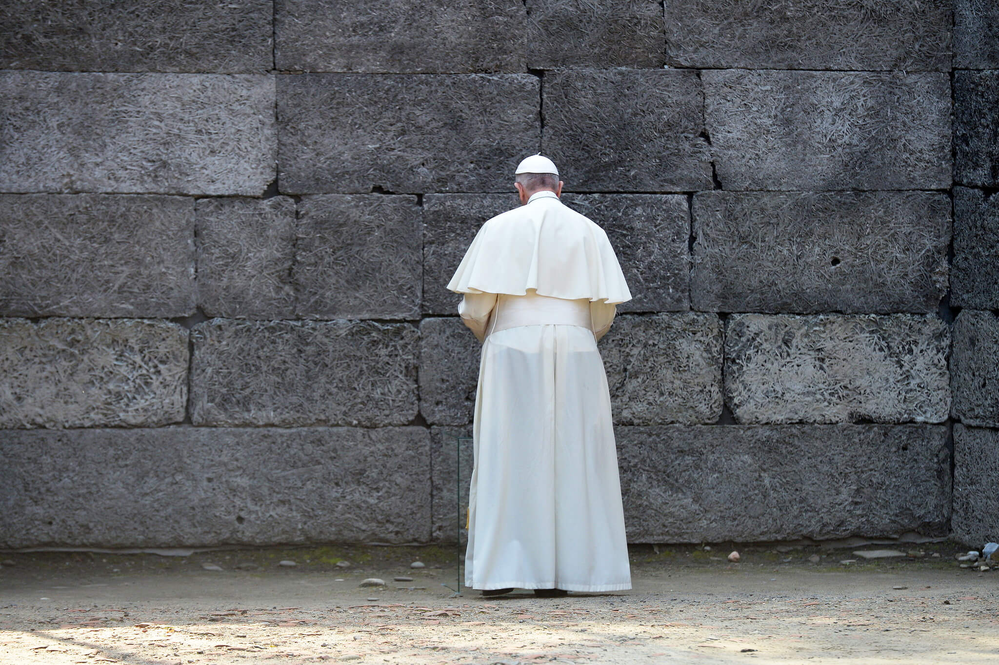 Groza Holokaustu nie może być nigdy zapomniana ani zanegowana - Papież Franciszek