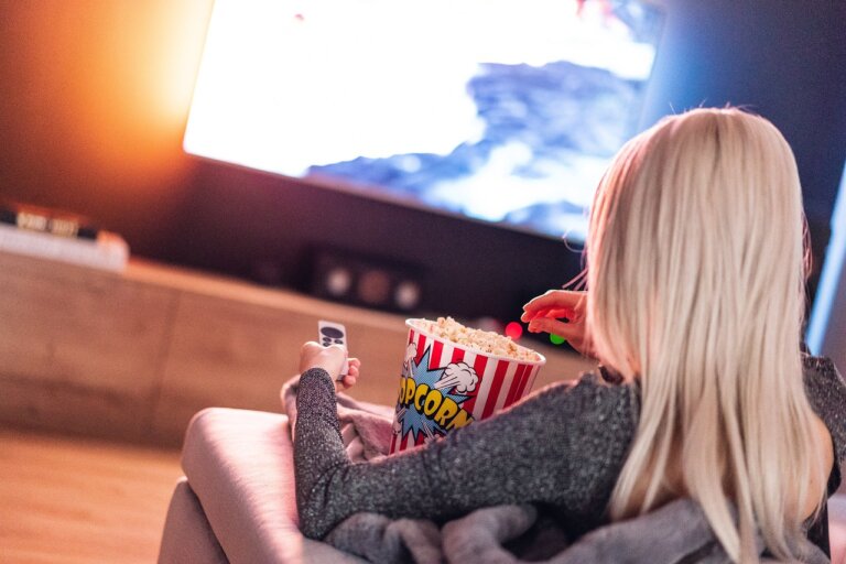 Styczeń przynosi wiele filmowych propozycji – od spektakularnych premier, przez intrygujące thrillery, aż po refleksyjne dramaty. Które filmy warto wybrać? Przedstawiamy pięć propozycji, dla których warto znaleźć czas podczas długich, styczniowych wieczorów.