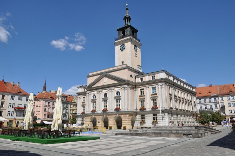 O życiu uczuciowym Adama Asnyka, Marii Konopnickiej oraz Marii Dąbrowskiej, poetów i pisarzy związanych z miastem Kalisz - mówiła z okazji święta zakochanych Aneta Kolańczyk, autorka książek o wybitnych kaliszanach. Asnyk, Konopnicka i Dąbrowska od swoich partnerów oczekiwali bezwarunkowej miłości i akceptacji - oceniła.