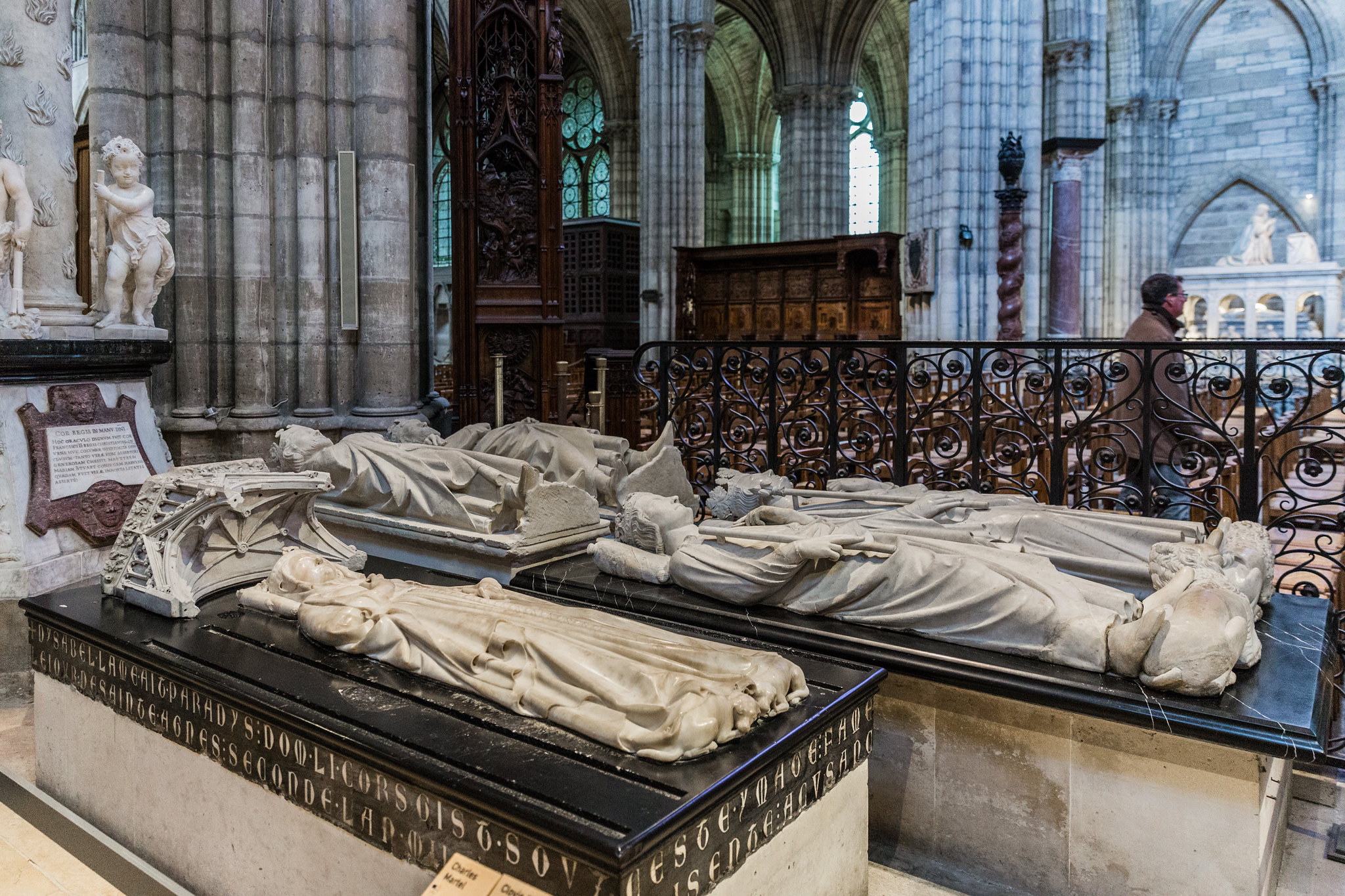 Ruszyły prace nad odbudową wieży bazyliki w Saint-Denis