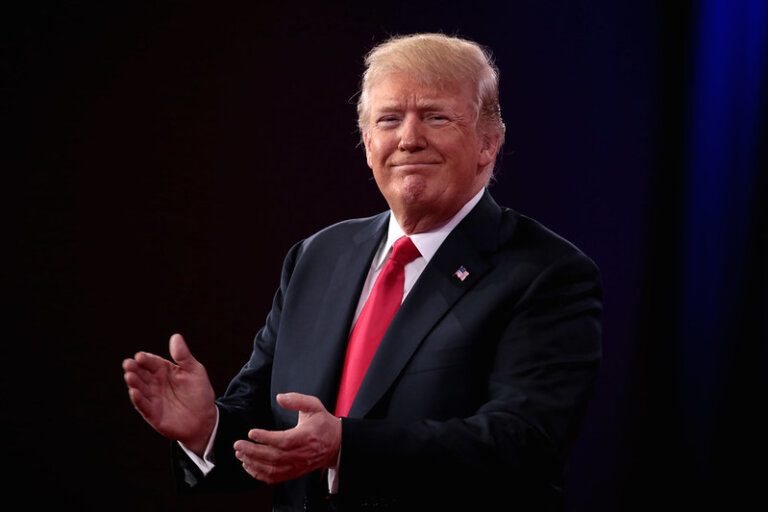 Negocjacje z państwami europejskimi w sprawie ceł będą prowadzone jako z jednym blokiem – powiedział prezydent USA Donald Trump, cytowany przez portal
