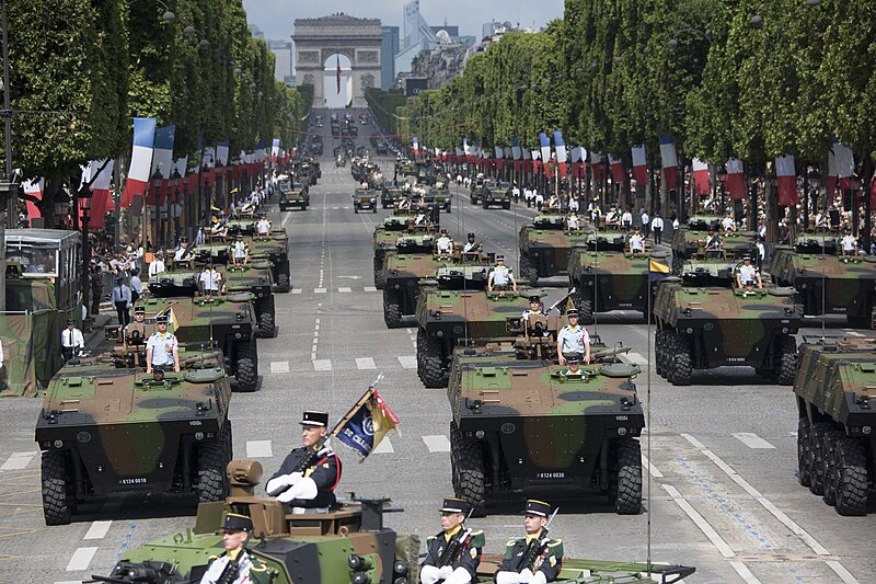 Francja chętnie zastąpi dostawy uzbrojenia z USA - Emmanuel Macron