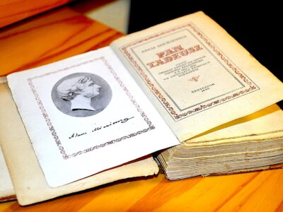 Ewa HOFFMANN-PIOTROWSKA: Na początku był Mickiewicz…