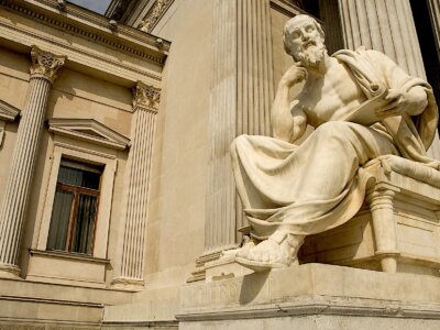 Prof. Jacek HOŁÓWKA: Polityczne nieporozumienia