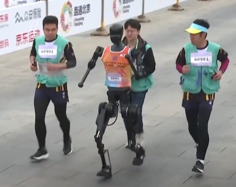 Humanoidalny robot