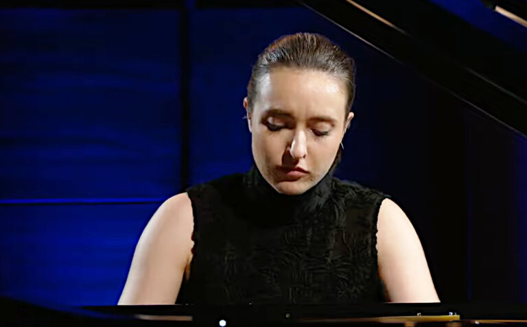 Julia ŁOZOWSKA