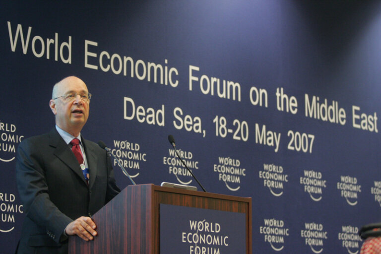 Zarząd Światowego Forum Ekonomicznego (WEF) w Davos zdecydował o przeprowadzeniu niezależnego dochodzenia w sprawie zarzutów o wykroczenia finansowe, które usłyszał Klaus Schwab, założycielowi WEF - przekazała 23 kwietnia 2025 roku agencja AP.