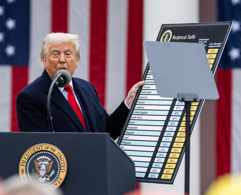 Donald Trump zawiesza cła