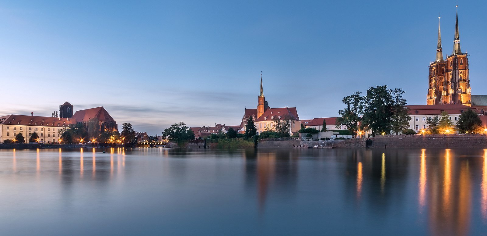 Jolanta PAWNIK: Wrocław – tysiąc lat z Odrą u boku