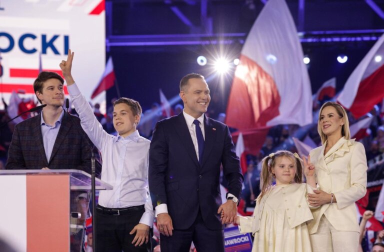 Karol Nawrocki idzie w górę