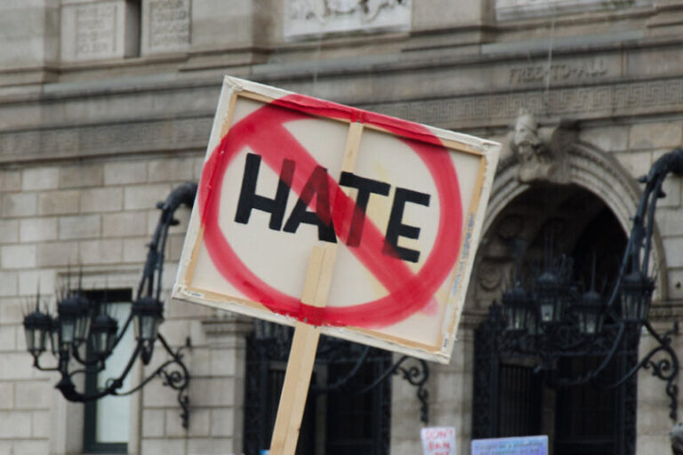 ataki na księży protest