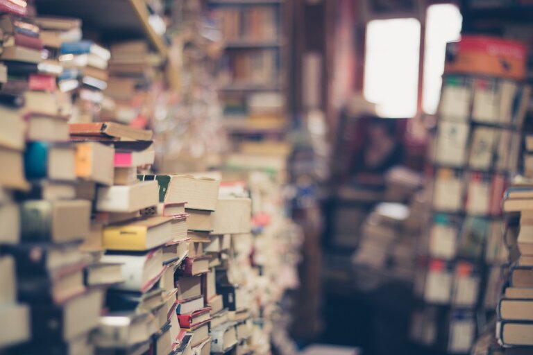 Kapituła Nagrody Literackiej im. Witolda Gombrowicza przedstawiła tzw. krótką listę książek, spośród których w czerwcu wybierze pięć nominowanych. W pierwszym etapie jurorzy wytypowali 19 spośród prawie 100 zgłoszonych tytułów. Nagroda im. Witolda Gombrowicza przyznawana jest za debiut prozatorski. W tym roku w konkursie biorą udział tytuły wydane w 2024 roku.
