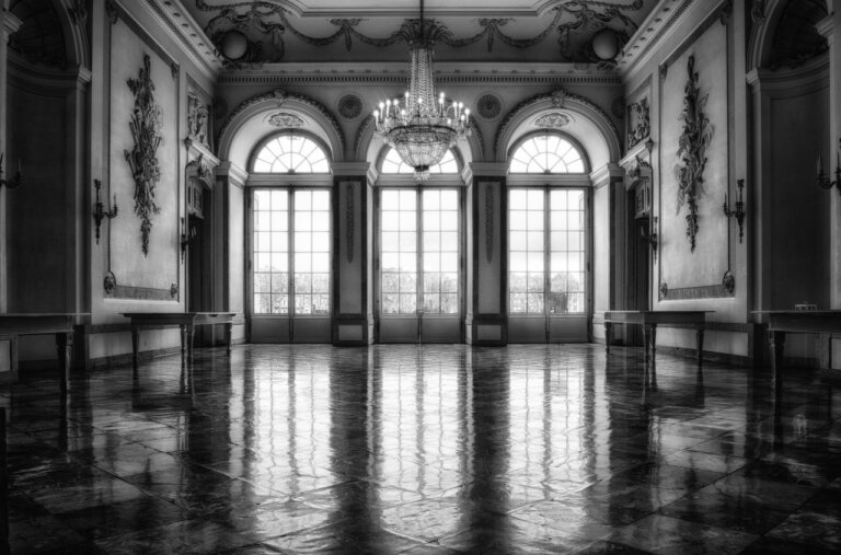 Przedstawiciele instytucji kultury, zwłaszcza tych, które opiekują się zabytkami, zgłaszają resortowi kultury potrzebę zakupu skrzyń ewakuacyjnych. Wiceminister kultury Maciej Wróbel powiedział w Elblągu, że widzi potrzebę stworzenia tego typu programu, w którym polskie muzea będą wyposażone w skrzynie ewakuacyjne.