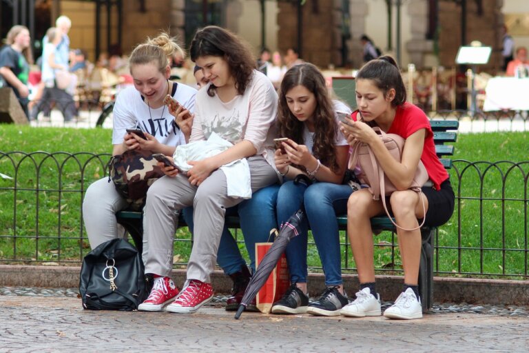 Zakaz telefonów we wszystkich szkołach