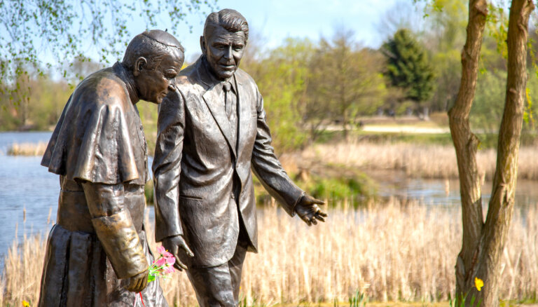 Karol POLEJOWSKI: Le pape qui fit chuter les murs