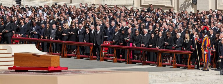 chiny pogrzeb papieża franciszka