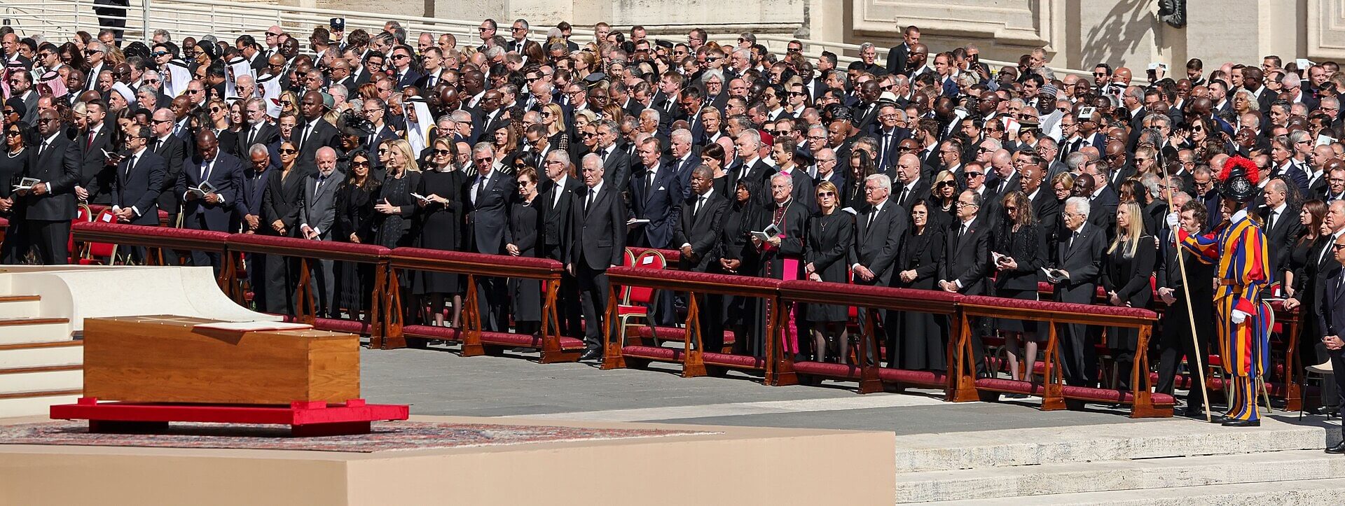 Chiński cień nad pogrzebem Franciszka