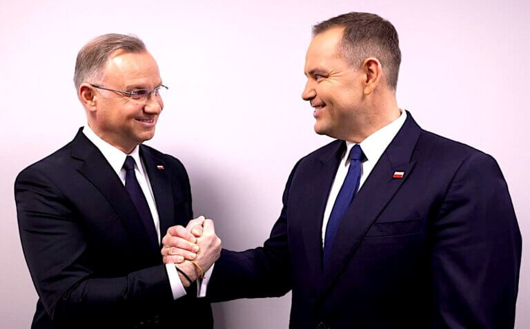 Prezydent Andrzej Duda powiedział podczas swojej wizyty w Sofii (7 maja 2025 roku), że w sprawie poparcia dla kandydującego na prezydenta Karola NAWROCKIEGO swoją opinię "wyraził już bardzo jasno i wyraźnie". Podkreślił, że dobrze pamięta, jak on sam - przed wyborami prezydenckimi - był "brutalnie oczerniany przez różne środowiska". Andrzej Duda o Karolu NAWROCKIM.