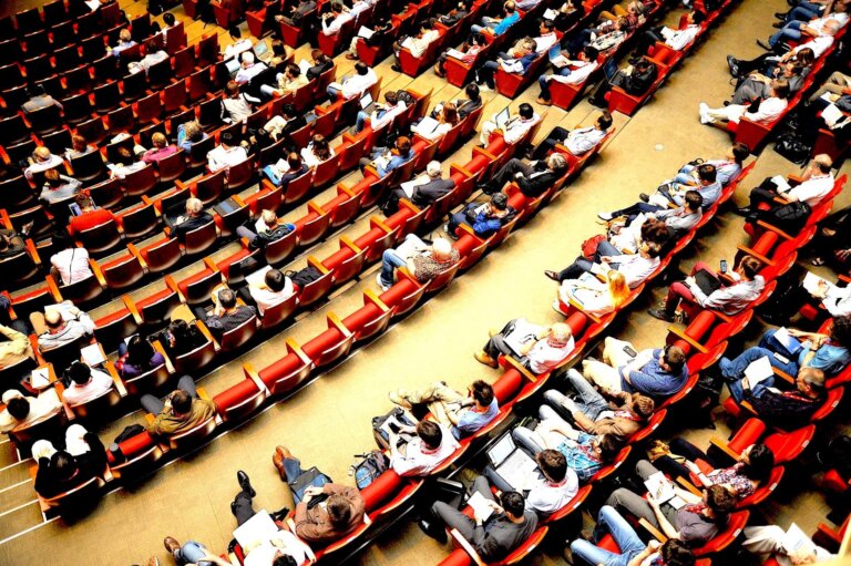 Uniwersytet Jagielloński wraz z siedmioma europejskimi uczelniami uruchomi nowy kierunek studiów, a dokładniej nowy interdyscyplinarny kierunek studiów I stopnia poświęconych szeroko pojętemu zrównoważonemu rozwojowi. Każdy student tego kierunku będzie miał możliwość studiowania na trzech uniwersytetach uczestniczących w programie.
