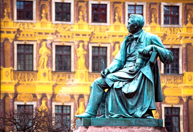 Jolanta PAWNIK: Ze Lwowa do Wrocławia – pomnik, który przeszedł przez historię