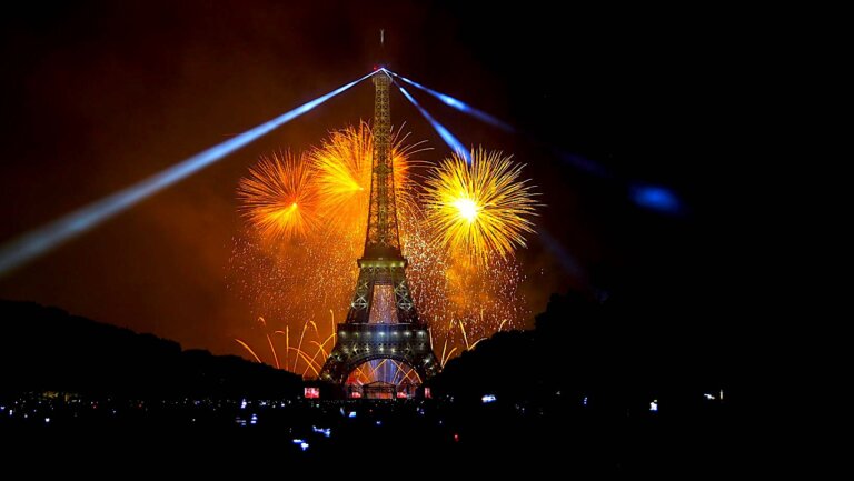 Julia DELANNE: Miesiąc w Paryżu. Dziesięć pomysłów. Lipiec 2025