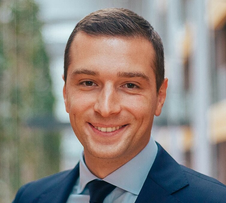 Marine Le Pen czy Jordan Bardella