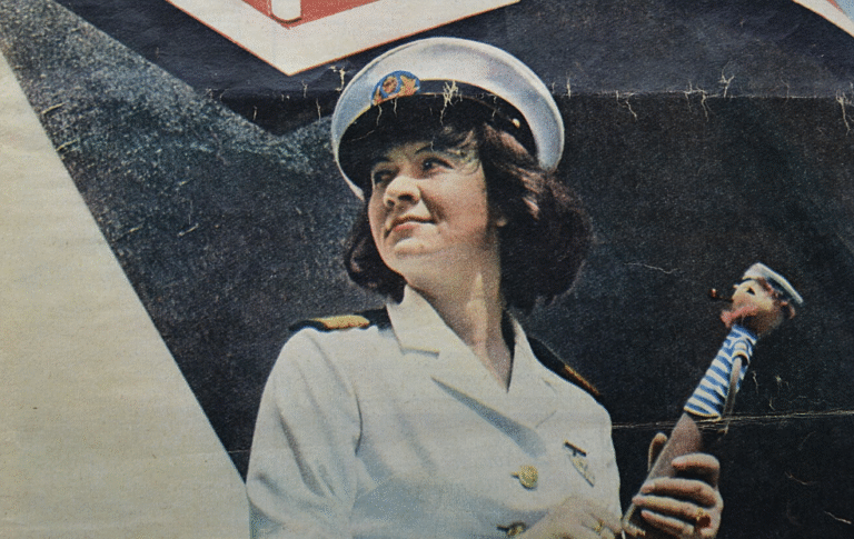 Danuta Kobylińska-Walas - pierwsza w Polsce kobieta kapitan żeglugi wielkiej. W grudniu 1970 roku pod jej dowództwem MS Bieszczady, cumujące w Stoczni Szczecińskiej, pomagały strajkującym robotnikom. Stwierdziłam, że podejmę każdą, nawet najtrudniejszą pracę, byle na statku - mówiła w jednym z wywiadów.