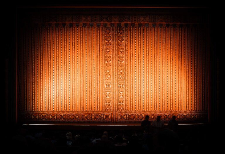 Artyści z Polski, Hiszpanii, Wielkiej Brytanii, Turcji czy Belgii i ich występy przekraczające granice klasycznie rozumianego teatru znaleźli się w programie pierwszej edycji Międzynarodowego Festiwalu Sztuk Performatywnych dla Dzieci i Młodzieży , festiwal S-PLOT organizowanego przez Teatr Pinokio w Łodzi.