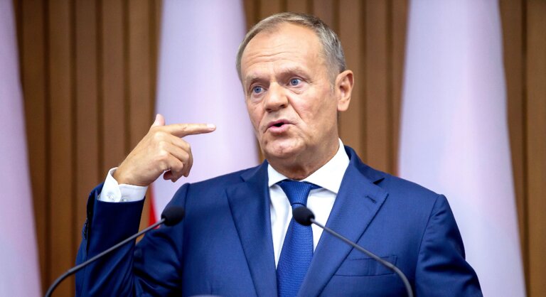Ponad połowa Polaków (54,2 proc.) uważa, że Donald Tusk nie jest skutecznym premierem; 37,2 proc. jest przeciwnego zdania, a 8,6 proc. nie miało w tej sprawie zdania - wynika z sondażu IBRiS przeprowadzonego dla Radia Zet.