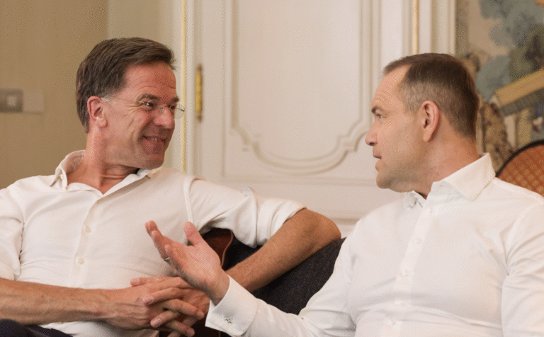 Prezydent elekt Karol Nawrocki wizytą w Brukseli i spotkaniem z sekretarzem generalnym NATO Markiem Rutte rozpoczął aktywności dyplomatyczne - ogłosił obecny na spotkaniu Marcin Przydacz. Wśród tematów rozmowy była m.in. polityka wschodnia, czyli