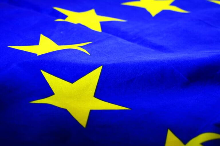 Przezbrojenie Europy będzie priorytetem rozpoczętej we wtorek prezydencji Danii w Radzie UE – skomentował w artykule redakcyjnym kataloński dziennik „La Vanguardia”. Rząd w Madrycie wraca też do kwestii uznania katalońskiego, baskijskiego i galisyjskiego za języki urzędowe UE.