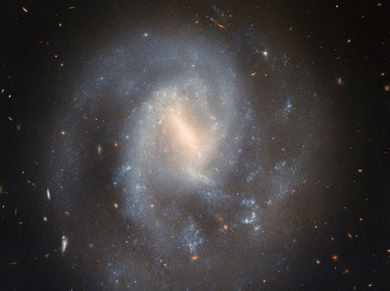 IC 758