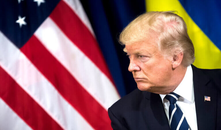 Próżny i niestały Donald Trump może zostać łatwo zmanipulowany przez Putina, a spotkanie obu przywódców na Alasce może przynieść taki rezultat jak porozumienie z Monachium w 1938 roku - ostrzega główny komentator spraw zagranicznych "Financial Timesa" Gideon Rachman.