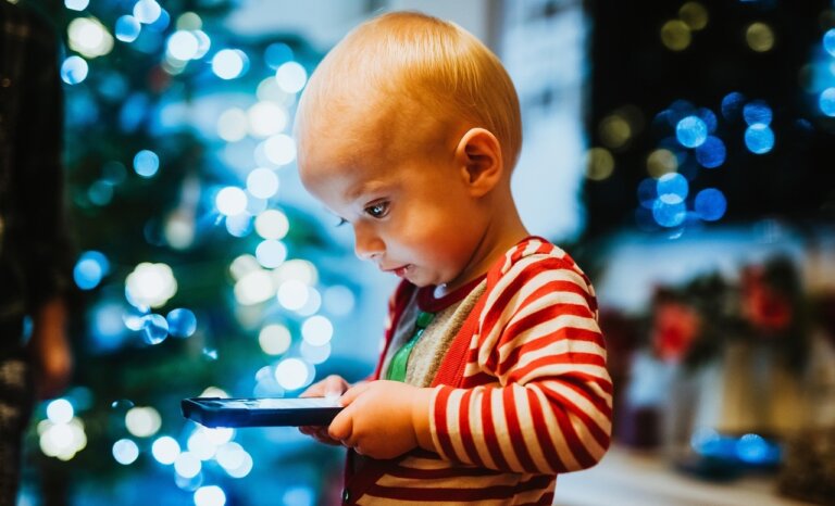 Prof. Piotr CZAUDERNA: Smartfony i dzieci – epidemia XXI wieku