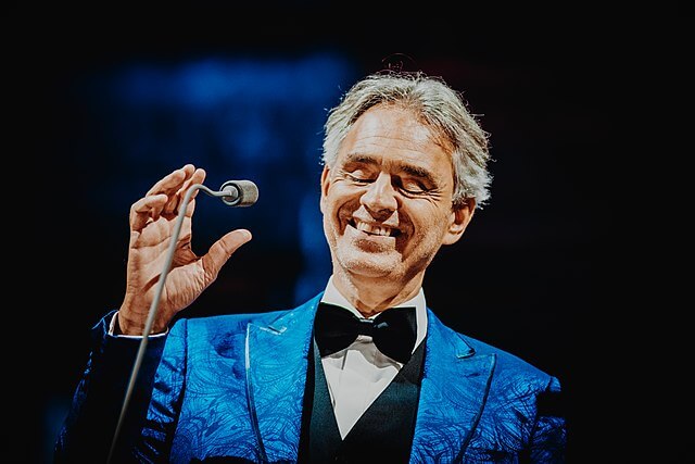 21 września 2025 roku do kin trafi film dokumentalny „Andrea Bocelli: Because I Believe”. To opowieść o jednym z najsłynniejszych tenorów na świecie, ukazująca go z perspektywy artysty i człowieka.