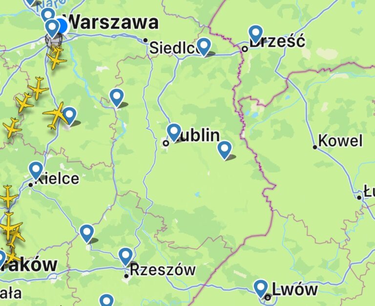 Wojsko zestrzeliło drony nad Polską po tym jak w nocy z wtorku na środę polska przestrzeń powietrzna została wielokrotnie naruszona. Premier jest w kontakcie z prezydentem, ministrem obrony i NATO. Na nadzwyczajnym posiedzeniu zbierze się rząd. Zaplanowano odprawę w BBN.