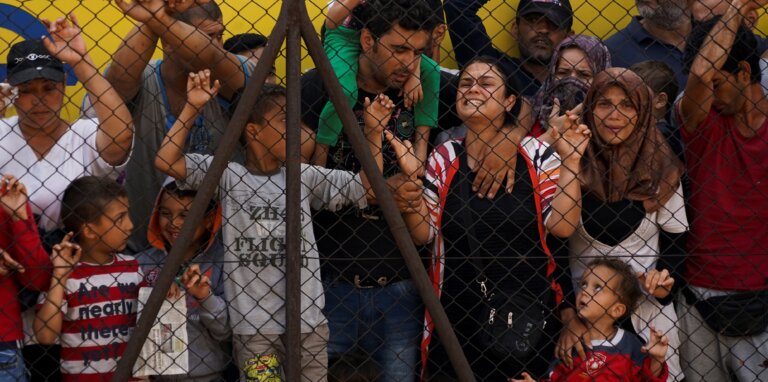 Stosunek do uchodźców i migrantów jest próbą z chrześcijaństwa – powiedział krajowy dyrektor Duszpasterstwa Migrantów KEP o. Wiesław Dawidowski. Według niego nie można wszystkich migrantów i uchodźców wrzucać do jednego worka, bo jest to nielogiczne, nieuczciwe i niemoralne.