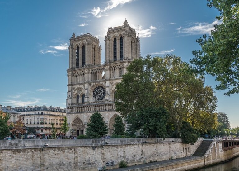 wieże Notre Dame