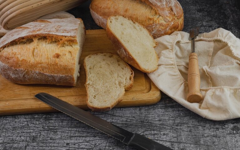 Polskie dania od pokoleń budzą wspomnienia rodzinnych spotkań i tradycji. To kuchnia pełna smaków, które łączą prostotę z bogactwem aromatów i sprawiają, że na talerzach królują potrawy znane i lubiane przez wszystkich.