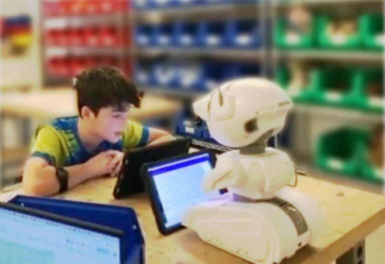 robot pomaga zwalczyć lęk społeczny