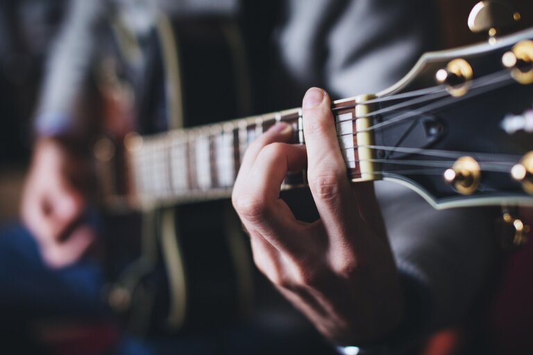 Dokładnie 12 września 2025 roku rozpocznie się w Filharmonii Świętokrzyskiej Festiwal Muzyki i Filmu i będzie to już siódma edycja tego festiwalu. Wśród propozycji filmowych znajdą się tytuły związane z ekologią, a muzycznych – od poważnych kompozycji po edukacyjne piosenki dla dzieci i młodzieży – powiedział dyrektor Jacek Rogala.