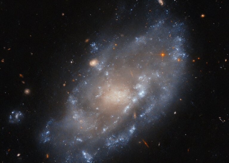 IC 776