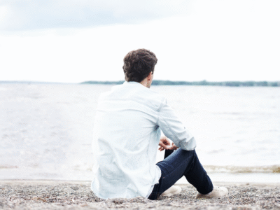 Zdjęcie okładkowe wpisu Marcin JARZĘBSKI: Epidemia samotności wśród młodych mężczyzn. Jakie są jej powody?